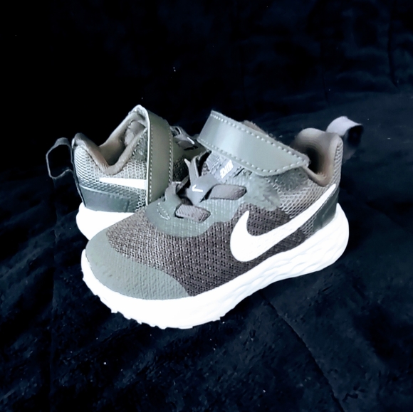 NIKE REVOLUTION 5 TODDLER Grey Running SHOES SIZE 4C BQ5673 Lightweight GOOD - Picture 12 of 15